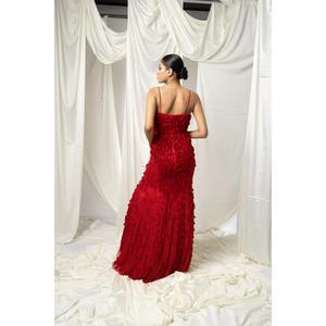Robe de soirée longue pour femme de qualité supérieure avec fente haute, look élégant pour les femmes, pour les fêtes et les événements de mode, disponible à la vente - Product Image 2