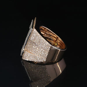 Anillo elegante con letra L personalizado por diamantes redondos brillantes y Baguette cortados en laboratorio en oro rosa de 14kt - Product Image 5