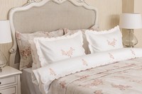 Ensemble de literie personnalisé avec broderie de jolies fleurs Housse de couette en satin de coton blanc Bordure festonnée brodée pour la maison Hôtel Mariage
