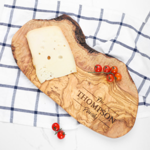 Tagliere fatto a mano in legno d'ulivo elegante tavola di legno artigianato per la cucina - Product Image 5