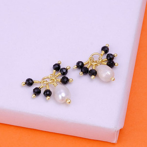 Conector de latón chapado en plata con dije pequeño de ónix negro y perla natural, envuelto en alambre, componentes de piedras preciosas pequeñas, estilo moderno - Product Image 3