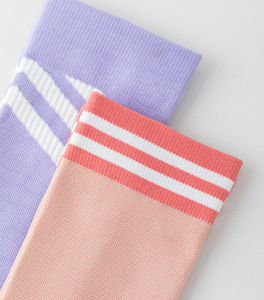 Chaussettes de vélo athlétique rembourrées de haute qualité personnalisées Chaussettes de course à pied Chaussettes de sport respirantes antidérapantes pour hommes Vente en gros OEM - Product Image 3