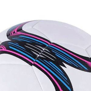 Ballon de football d'entraînement professionnel taille 4/5, construction thermosoudée haute durabilité pour les matchs et les entraînements, fabriqué au Pakistan - Product Image 6