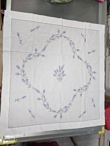 Nappe élégante 100% coton faite à la main avec un motif de petites vignes, broderie florale pour la salle à manger à la maison ou la décoration d'événements - Product Image 4