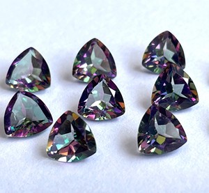 Topaze Mystique Naturelle 8mm Trillion Facettes Bonne Qualité-Topaze Mystique Top Trillion Facettes - Product Image 1