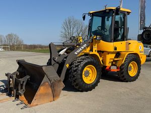 Cargadora de ruedas Volvo L30G nueva/usada con transmisión manual. Horas de operación: 3,448 horas. - Product Image 5