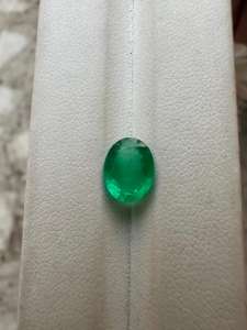 Pierre de coupe ovale émeraude naturelle zambienne avec une bonne qualité de lustre certifiée 9X7 pierre précieuse en vrac pour la fabrication de bijoux 1.82 carats - Product Image 2