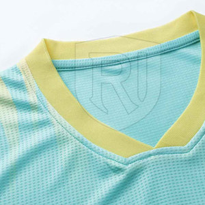 Uniforme de football léger et respirant à manches courtes, design personnalisable de haute qualité, fabriqué au Pakistan, vêtements de sport - Product Image 5