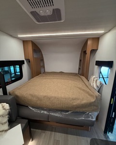 Remolque de Viaje de Lujo Ajustable de Aluminio Deslizante para Camioneta, Caravana, RV con Capacidad para 4-6 Personas - Product Image 6