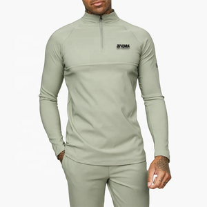Ensemble de vêtements de sport pour hommes de qualité supérieure pour un style de vie actif Gym parfaite et vêtements décontractés Améliorez votre collection avec un style de performance élégant - Product Image 2