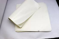 Papier alimentaire de qualité supérieure enduit de PE, idéal pour l'emballage de sandwichs, gâteaux et pains, disponible en tailles personnalisées, impression numérique