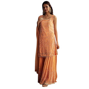 Traje Sharara de Seda Georgette Naranja de Diseño, Corte Ajustado, con Kurta y Dupatta Bordados para Mujer, Ropa Moderna para Bodas, Fiestas y Eventos Festivos - Product Image 3