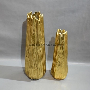 Jarrón de aluminio hecho a mano chapado en oro con intrincado diseño moderno diseñado para Decoración de mesa de boda o exhibiciones florales - Product Image 5