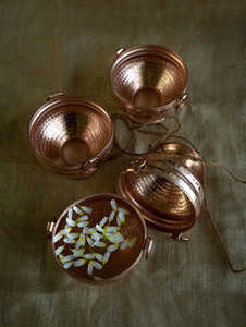 Ensemble de 4 petits bols ronds Gangal en cuivre martelé à la main, décoration d'intérieur traditionnelle, service de table en cuivre, pièce maîtresse - Product Image 5