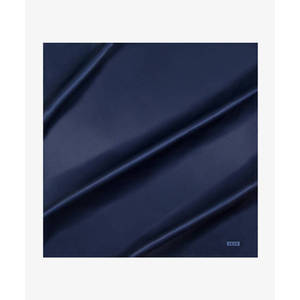 ผ้าพันคอไหมพิมพ์ลายฟอยล์สีน้ำเงินกรมท่าทรงสี่เหลี่ยม - Product Image 1