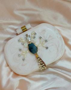 Pochette en résine brodée avec travail de pierre lourde Imitation perle plaqué or Vintage papillon charme chaîne à maillons mariage des femmes - Product Image 2