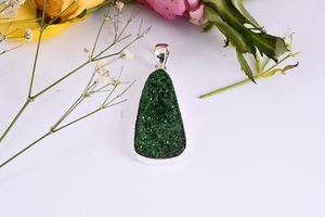 Pendentif en pierre naturelle Uvarovite, or jaune, pendentif en argent Sterling 925, bijoux faits à la main, cadeau pour elle, bijoux en gros - Product Image 6