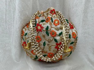 กระเป๋ากำมะหยี่แบบดั้งเดิมสำหรับเจ้าสาวกระเป๋าหูรูดแบบราชวงศ์สำหรับงานแต่งงานกระเป๋าชากุนอินเดียสำหรับงานแต่งงานโปรดปรานวันฮาโลวีนปีใหม่ - Product Image 4