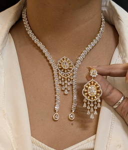 Collar de circonia cúbica para mujer en oro de primera calidad, collar ligero en tonos dorados, joyería minimalista elegante, ropa de oficina - Product Image 3