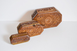 Tradebyd table de chevet en bois massif sculpté exquis meubles faits à la main pour intérieurs de chambre de luxe - Product Image 3