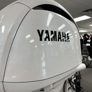 Notre offre toujours en cours : 300 HP, 4 temps, 25 Yamaha, 100% d'origine, scellé en usine avec 1 an de garantie. - Product Image 5