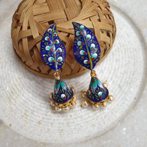 Pendientes Jhumki pintados a mano azules Joyas de fiesta hechas de aleación de zinc - Product Image 2