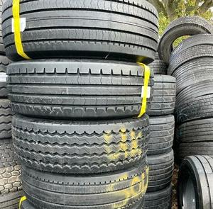 Pneus de camion d'occasion 15 pouces 215/65R15 - Product Image 1