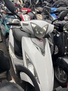 Scooter à Essence d'Occasion Kymco Taïwan 150cc 125cc 100cc 50cc - Product Image 5