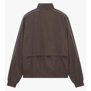 Chaqueta Cortavientos Ligera de Nailon Marrón para Hombre con Ribete Reflectante, Diseño con Cierre, Ropa Deportiva Informal, Resistente al Agua - Product Image 3