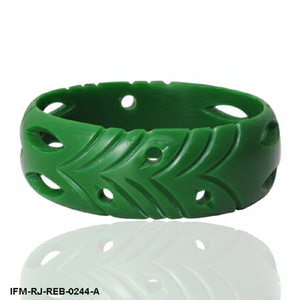 กำไลข้อมือเรซิ่นสีเขียวสไตล์วินเทจ ลายใบไม้ฉลุสีเขียวป่า ดีไซน์โดดเด่นสำหรับผู้หญิง - Product Image 1