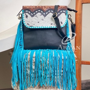 Sac à bandoulière Western fabriqué à la main en cuir de vachette usiné à la main sac à main à rabat Turquoise frange et bandoulière réglable sac à main - Product Image 1