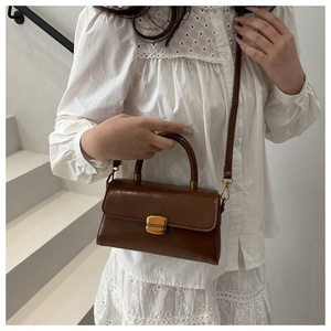 Sac <span class=keywords><strong>à</strong></span> bandoulière élégant en cuir PU haut de gamme pour femme, pochette messager <span class=keywords><strong>à</strong></span> <span class=keywords><strong>rabat</strong></span>, idéal pour un usage quotidien - Collection 2026 - Product Image 4