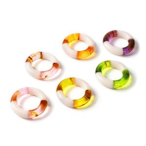 Anneaux de serviette élégants en résine avec embellissements de perles Accessoire de dîner de luxe et d'anniversaire pour les mariages Matériau métallique - Product Image 3