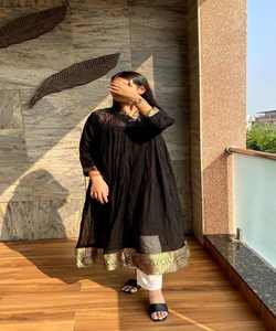 Fusion de mode: Style pakistanais Salwar Kameez - Fusion de styles traditionnels et modernes, créant une mode chic et élégante - Product Image 2