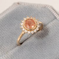 Anillo de Eternidad Chapado en Oro de Plata de Ley 925 para Mujer con Diseño Único de Piedra Solar Dorada y Engaste Romántico en Bisel, Ideal para Fiestas y Bodas