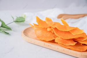 Rodajas de mango dorado con textura suave - Product Image 3