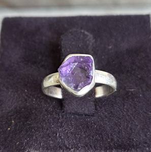 Anillo de Plata 925 Personalizable al por Mayor para Mujer, con Amatista de Moda, Engaste Irregular de Piedra Preciosa Hecho a Mano, Tercer Fabricante - Product Image 3