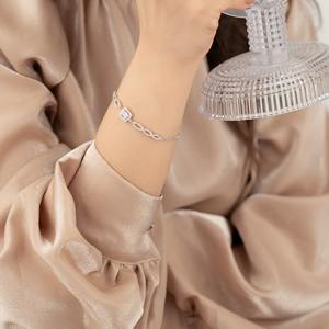 กำไลข้อมือโมอิสซาไนต์ทรงเพรียวบาง ดีไซน์หรูหรา ผลิตจากเงินแท้ 925 ประดับเพชรทรงกลมเจียระไนแบบบริลเลียนท์ - Product Image 3