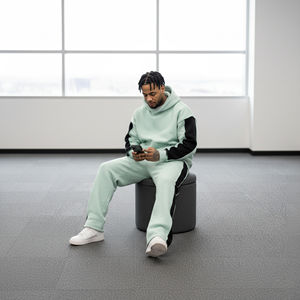 ชุดวอร์มผู้ชายแบบสั่งทำพิเศษ พิมพ์ลายตามแบบ ปักโลโก้ตามสั่ง ผ้าฟลีซคอตตอน 100% แบบสองสี ทรงโอเวอร์ไซส์ ชุดเซ็ต 2 ชิ้น - Product Image 2