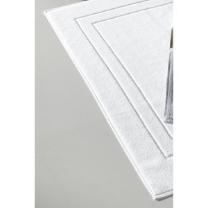 Serviette de bain pour hôtel Odelia Série 20/2 en fil bouclé, design minimaliste, motif uni, 100% coton - Product Image 1