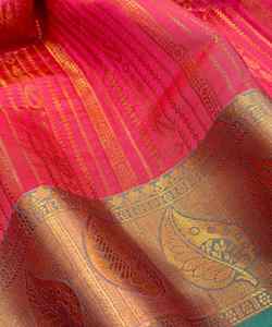 Saree de fête de mariage en soie avec dentelle à fleurs et chemisier en velours - Product Image 6