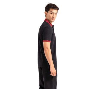 เสื้อโปโลผู้ชายแบบสั่งทำสีดำคอสีแดงเข้มและมีแขนเสื้อ - Product Image 2