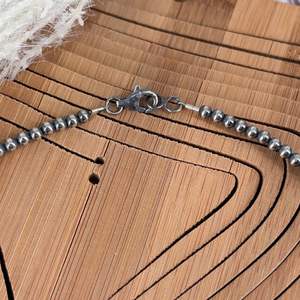 Collier de perles Sterling faites à la main de 18 pouces 4mm bijoux en argent Sterling classiques enfilés à la main pour elle - Product Image 1