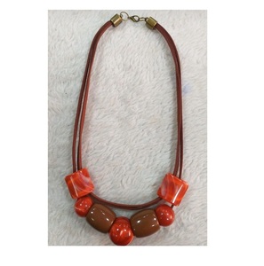 Collier de perles en résine à la mode fait à la main à partir de pierres en résine à vendre en vrac de l'Inde collier en bois de résine en gros - Product Image 6