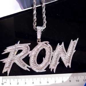 Colgante Personalizado con Inicial de Letra, con Diamantes Moissanite VVS, en Plata de Ley 925, Acabado Brillante y Elegante - Product Image 5