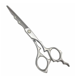 กรรไกรตัดผมสแตนเลสเยอรมัน ด้ามจับลายมังกร ขัดเงา ใช้ได้ทั้งที่บ้านและร้านเสริมสวย - Product Image 1