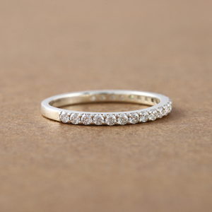 Bague de mariage luxueuse en or massif, 18 carats, taille ronde, diamant de laboratoire, serti d'une demi-éternité, bague cadeau pour femme IGI - Product Image 2