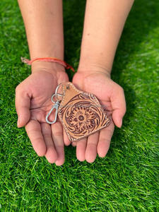 Llaveros de cuero tallados a mano, llaveros de cuero con forma exótica bonita, accesorios de cuero, llaveros bonitos para unisex - Product Image 2
