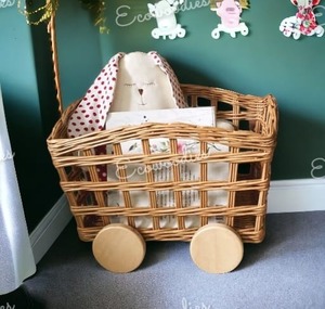 Rattan Kid Toys Baby Doll Cunas Cama de madera Cuna Cunas para muñecas Mini muebles Niños Juguete Cesta de mimbre Caja con ruedas - Product Image 6