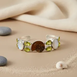 Bracelet perlé tendance en argent sterling 925 avec ammonite, péridot vert et pierre de lune pour femme - Product Image 1